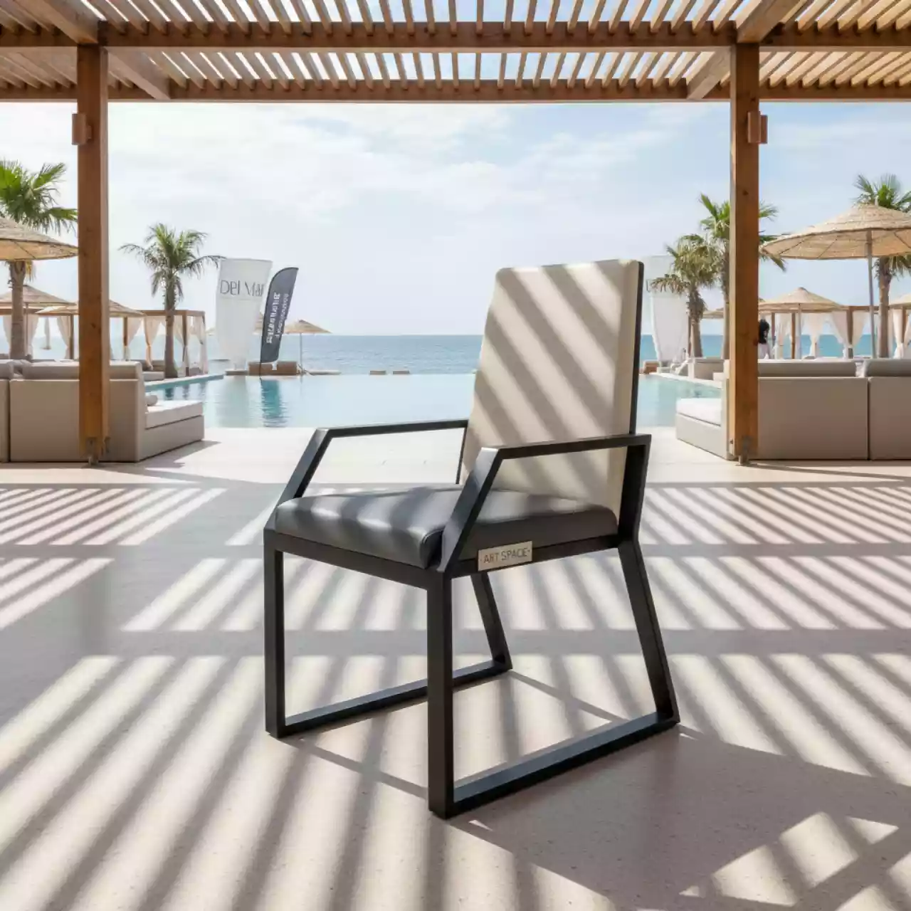 Аренда Стул Хэир кожзам Cream сиденье кожзам Dark grey каркас металл RAL в пляжном клубе Del Mar — ART SPACE