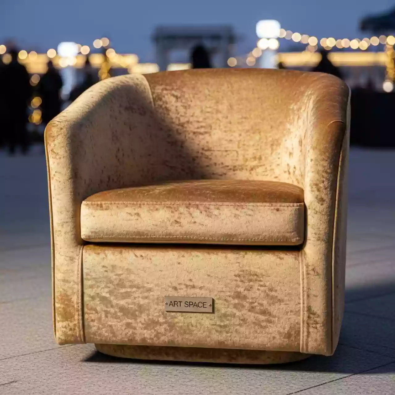 Аренда Стул Хит детский велюр Teddy золото муар в гранд-отеле «Жемчужина» — ART SPACE