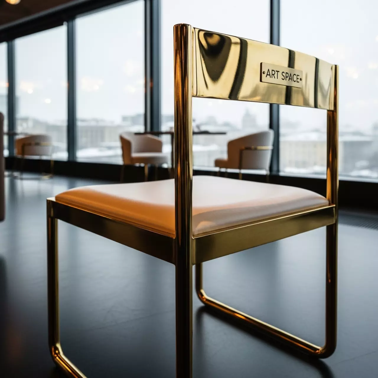 Аренда Стул Хит экокожа золотой каркас в ресторане «Паруса» — ART SPACE