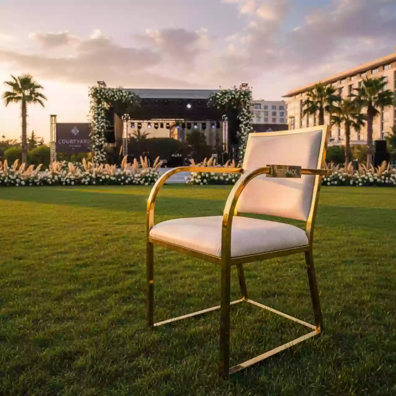 Аренда Стул Хит Лайт экокожа Galaxy cream золотой каркас в Courtyard by Marriott Sochi — ART SPACE