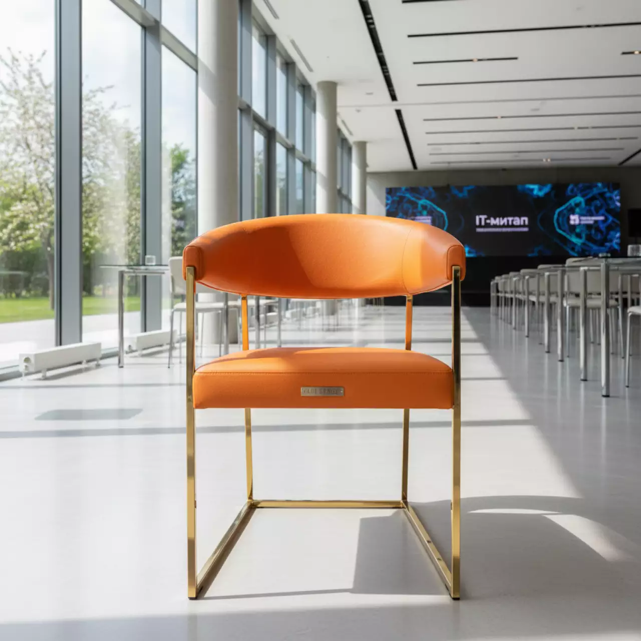 Аренда Стул Хит Лайт экокожа оранжевая каркас золото в Novotel Resort — ART SPACE