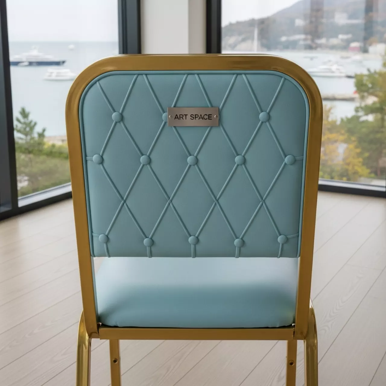 Аренда Стул Хит с каретной стяжкой золото кожзам голубой на парусной регате (Сочи) — ART SPACE