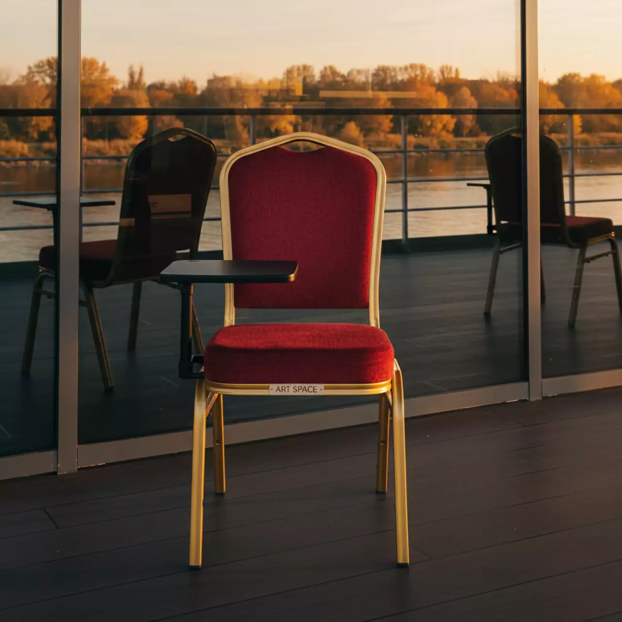 Аренда Стул Хит с пюпитром золотой каркас красный шенилл на теплоходе «Дагомыс» — ART SPACE