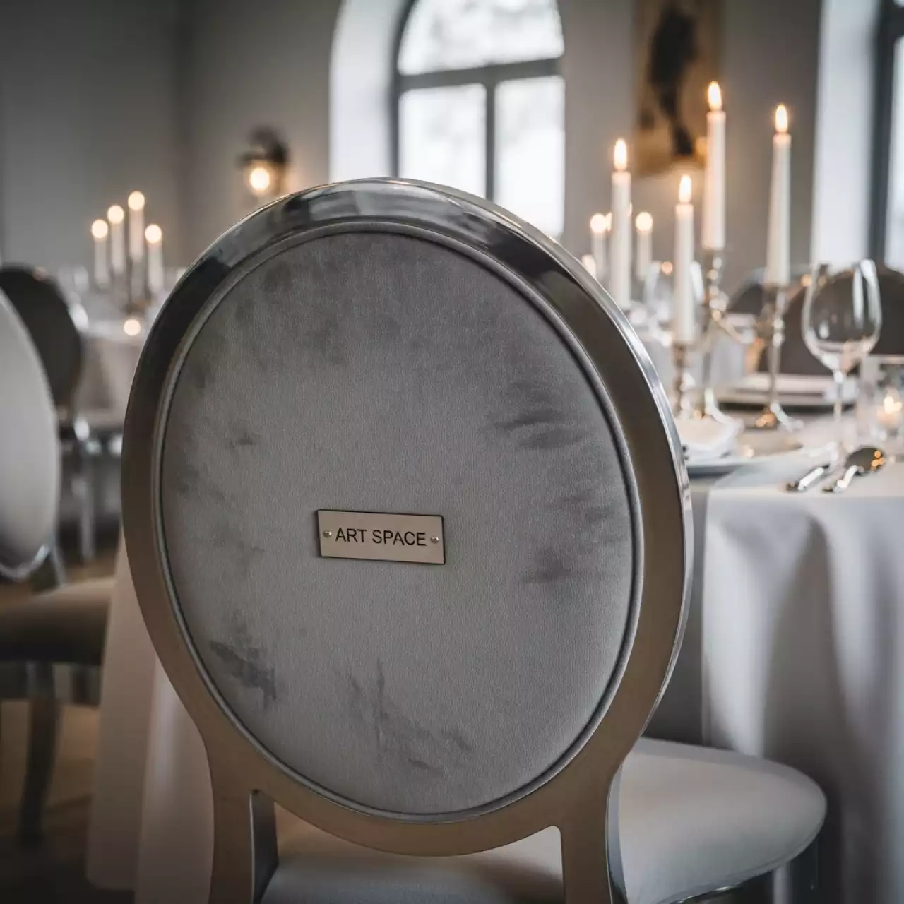 Аренда Стул Хит серебро велюр серый в ресторане «Sanremo» — ART SPACE