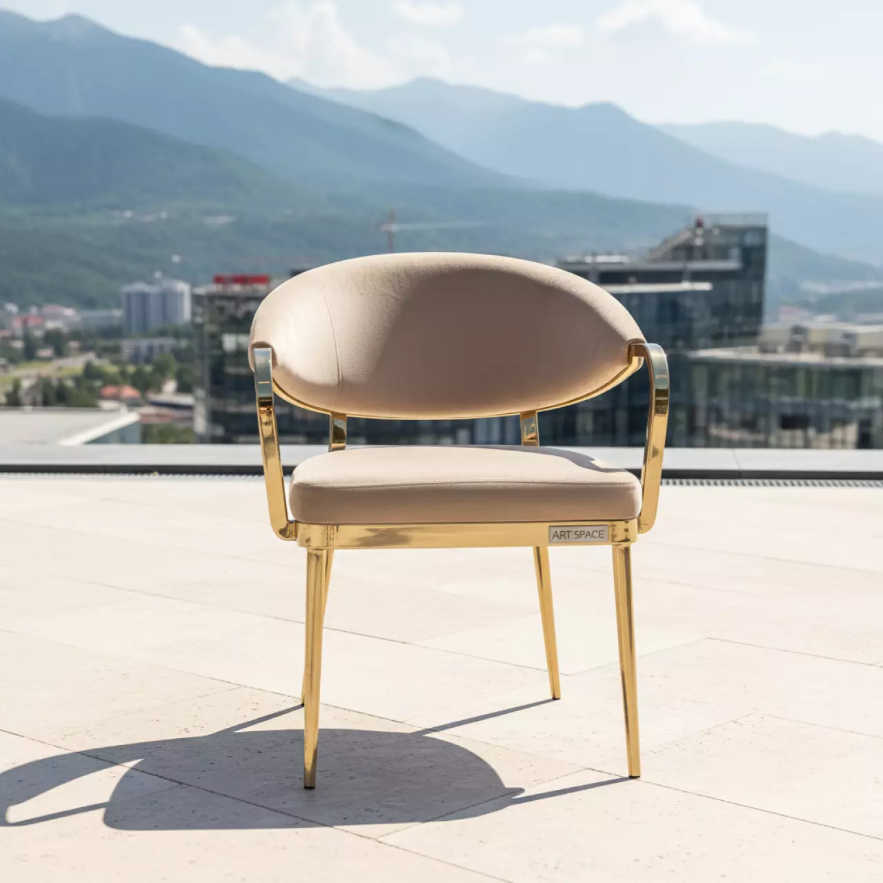 Аренда Стул Хит велюр бежевый Реми каркас золотой в Skypark Sochi — ART SPACE