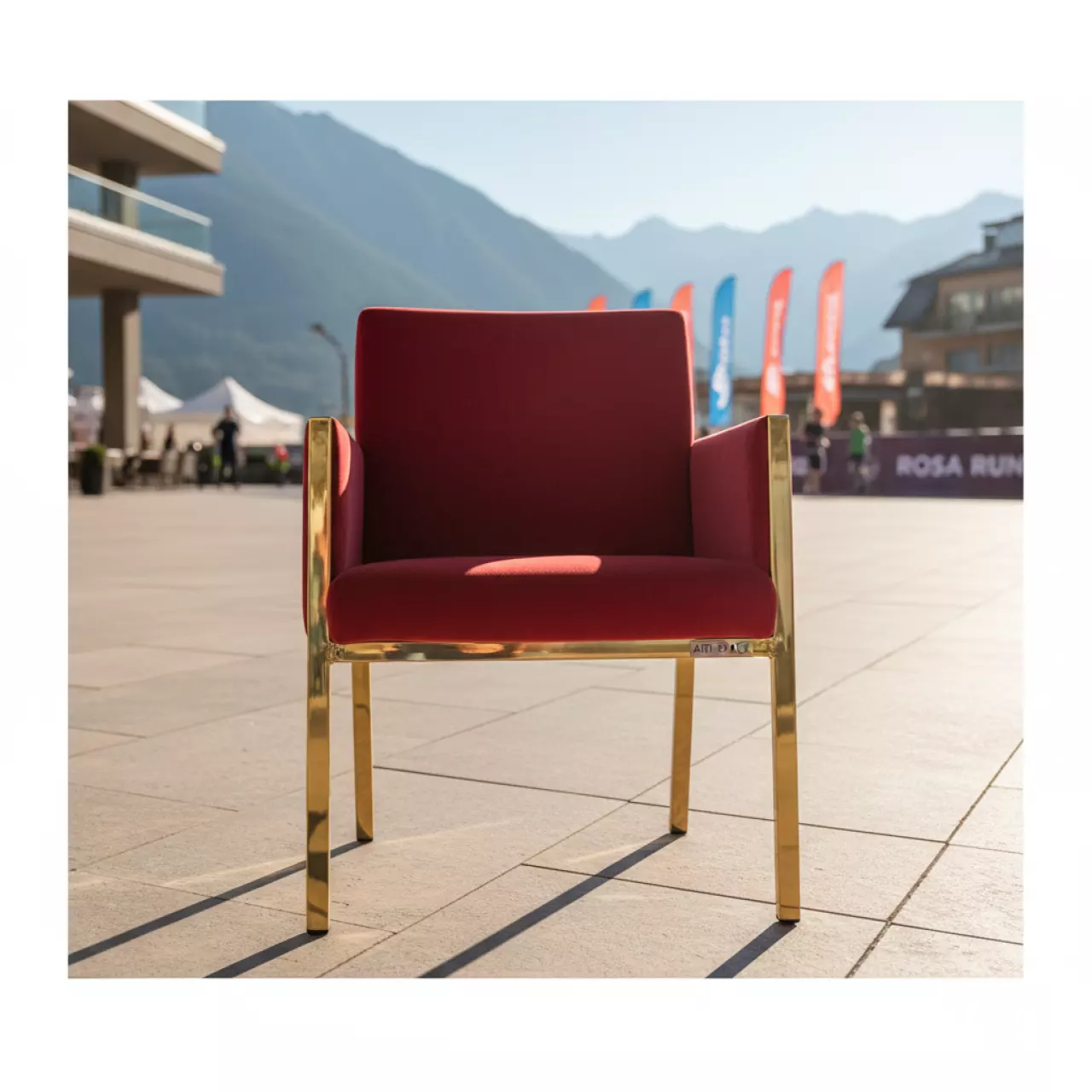 Аренда Стул Хит велюр красный Velutto каркас золото в ресторане «La Terrazza» — ART SPACE