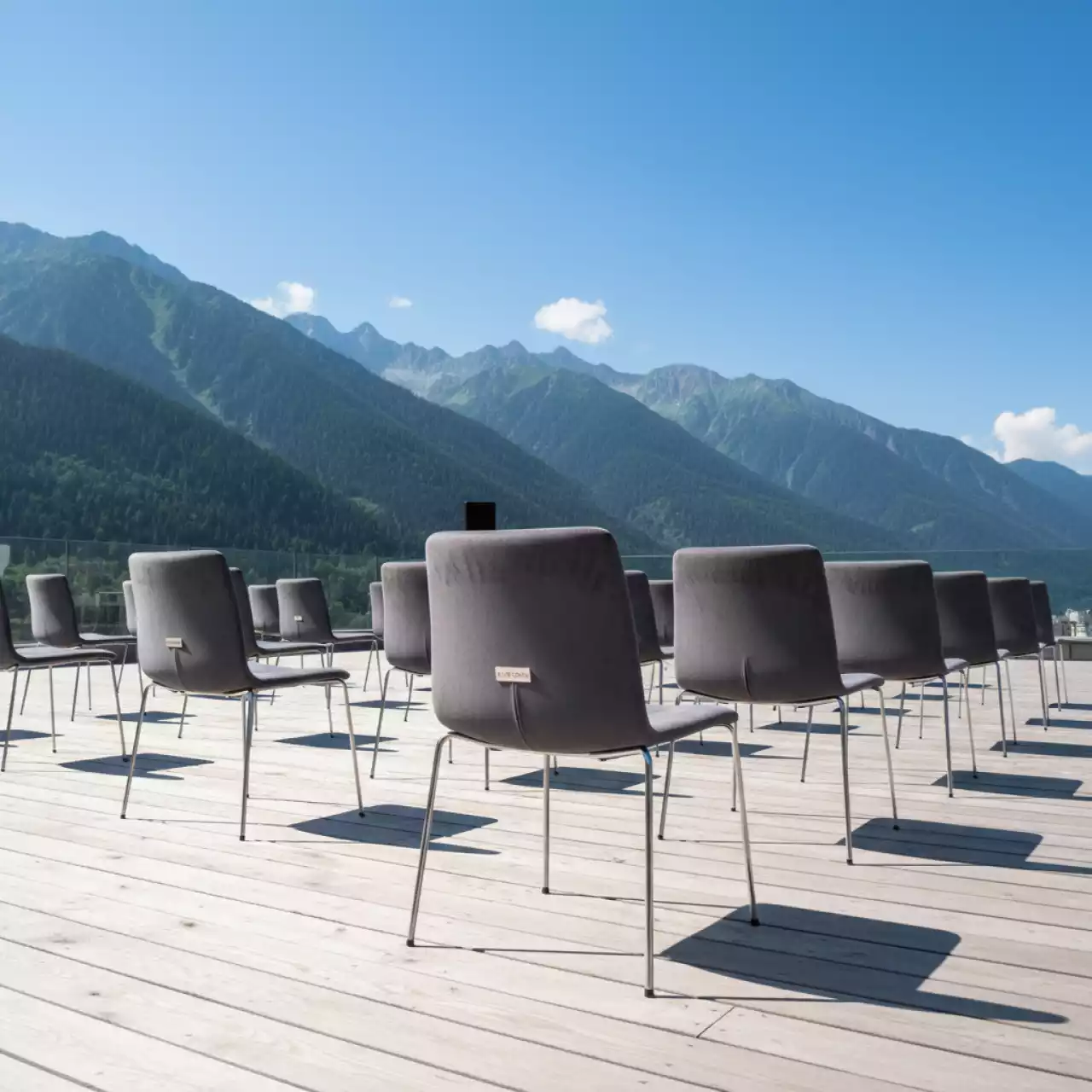 Аренда Стул Хит велюр Velutto Lux темно серый серебро на курорте «Газпром» (Альпика) — ART SPACE