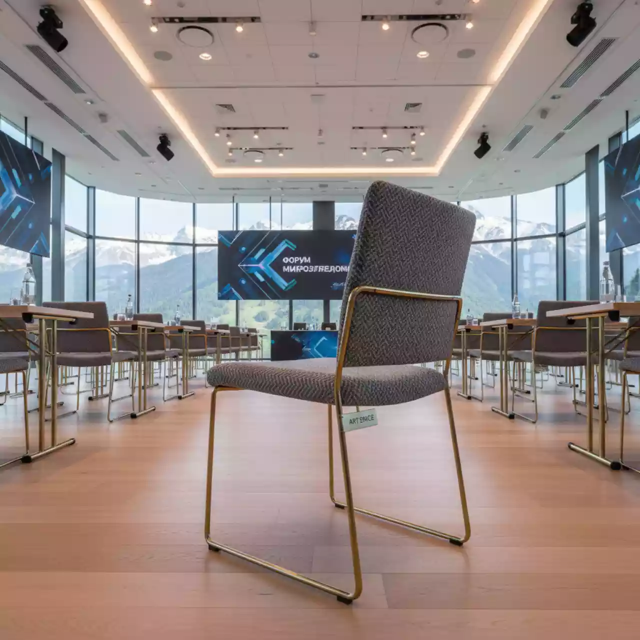 Аренда Стул Хит золото Зигзаг серый на курорте «Газпром» (Альпика) — ART SPACE