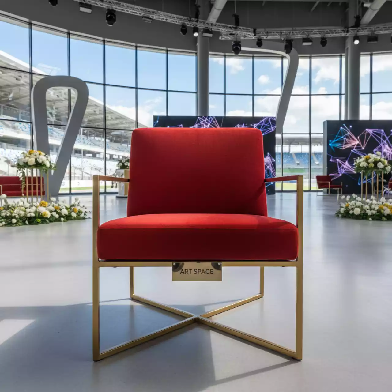 Аренда Стул Хит золотой каркас красный шенилл на Сочи Автодроме — ART SPACE