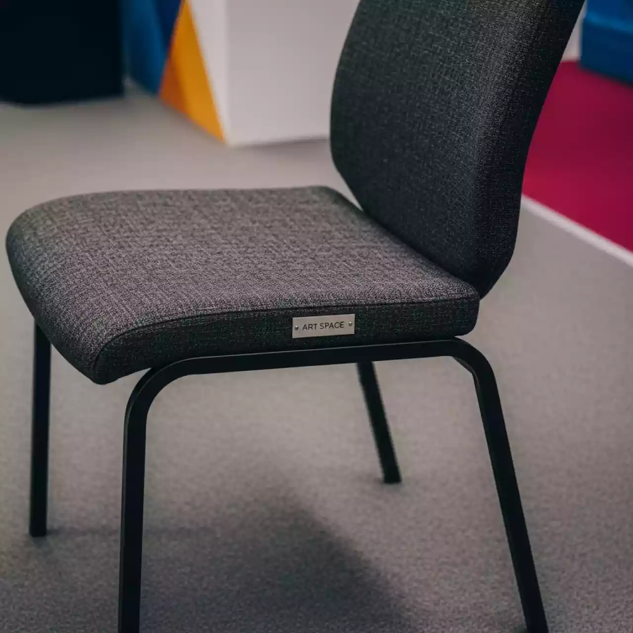 Аренда Стул Iso ткань серо черная в Pullman Sochi Centre — ART SPACE