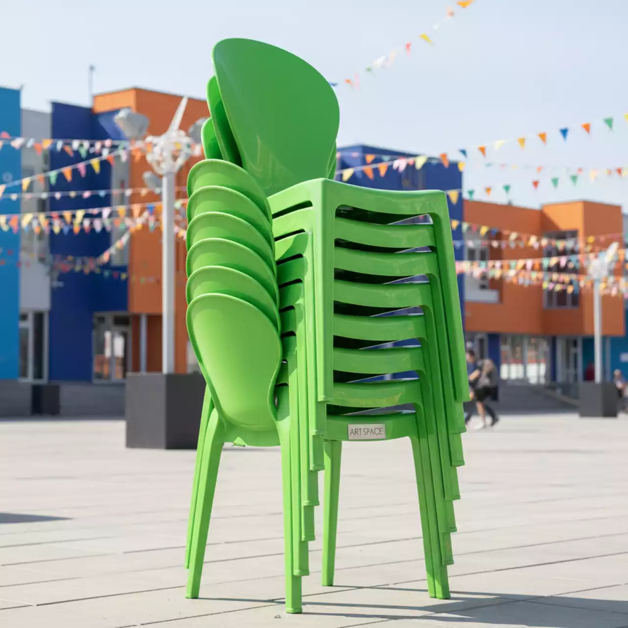 Аренда Стул из пластика зеленый RoyalFamily Nico в Университете «Сириус» — ART SPACE