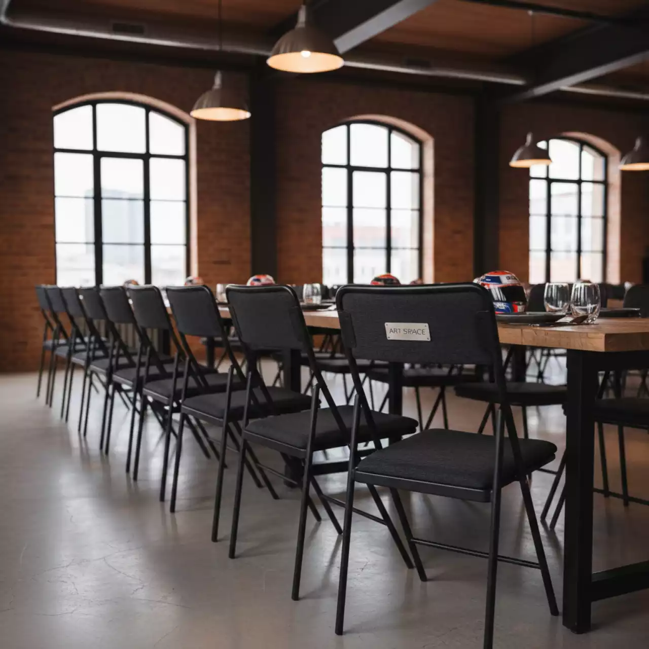 Аренда Стул Joker складной черный в ресторане «Сыроварня» — ART SPACE