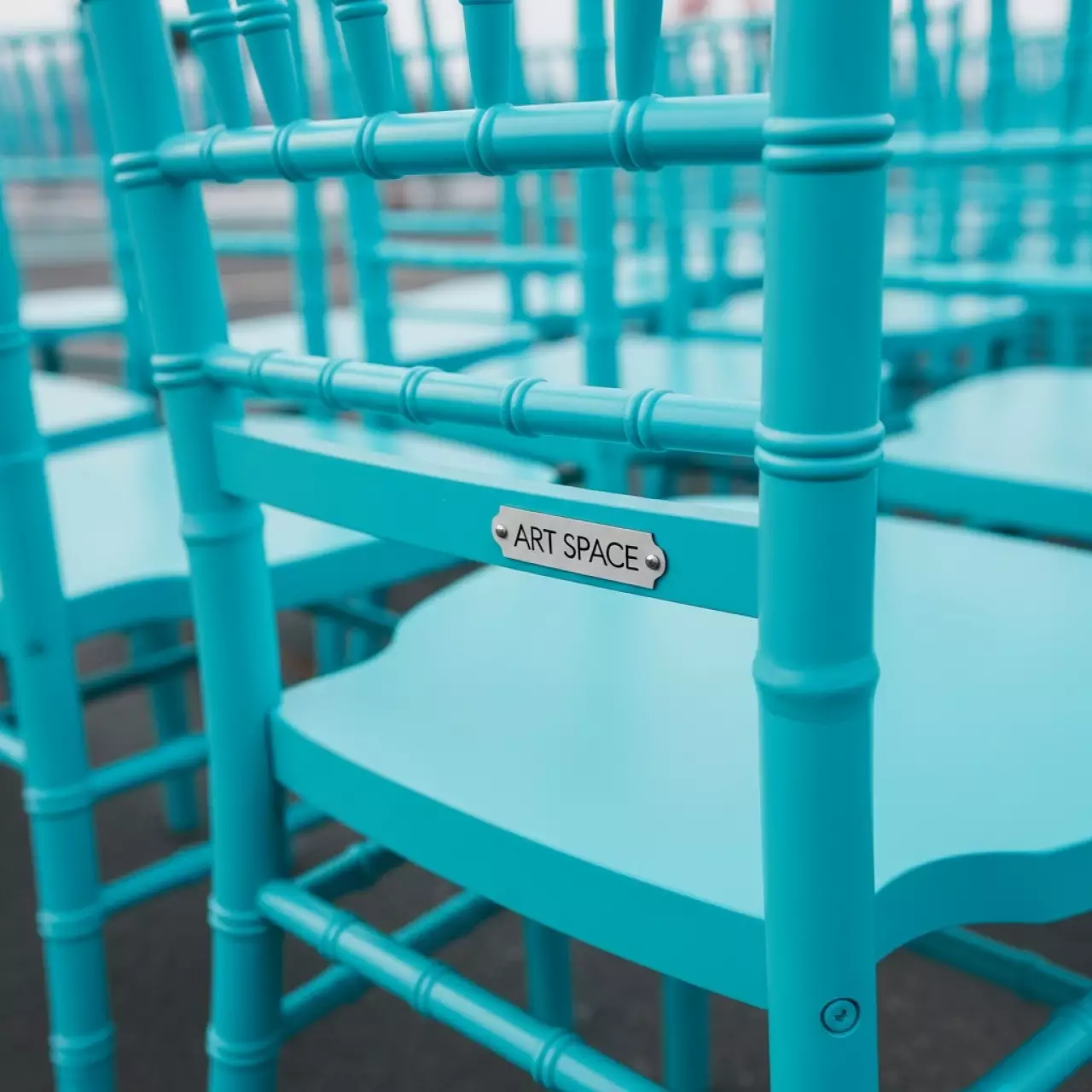 Аренда Стул Кьявари деревянный бирюзовый на территории Морпорта Сочи — ART SPACE