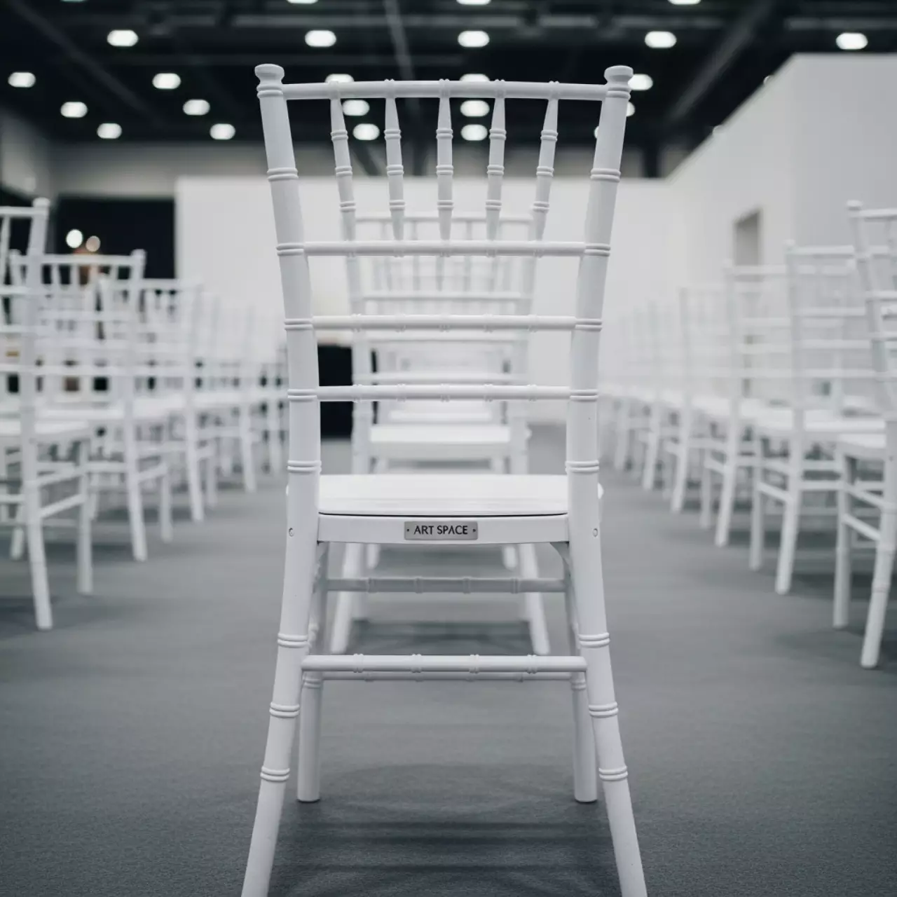 Аренда Стул Кьявари пластиковый белый Bride в Panorama by Mercure — ART SPACE