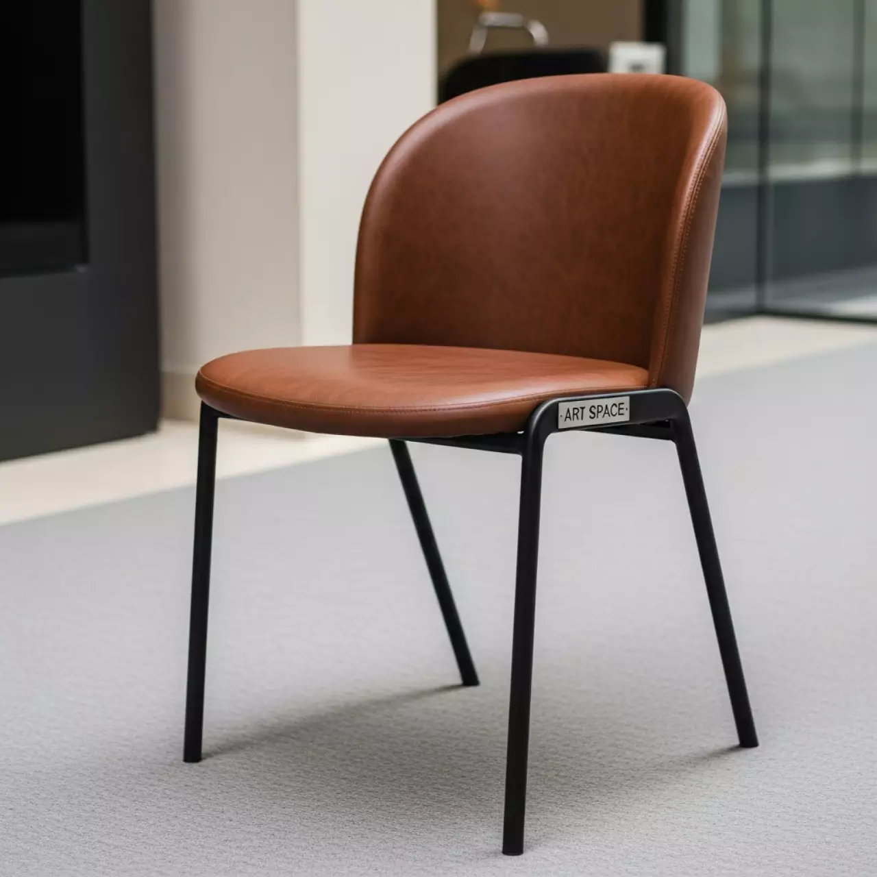 Аренда Стул каркас черный экокожа темно коричневая Helmet в отеле «Богатырь» — ART SPACE