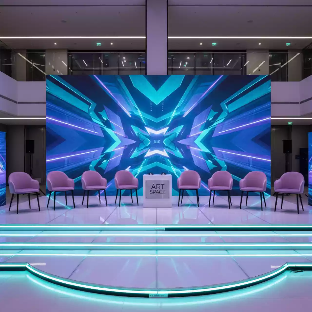 Аренда Стул Kongsberg велюр сиреневый черные ножки в Radisson Blu Resort & Congress Centre — ART SPACE