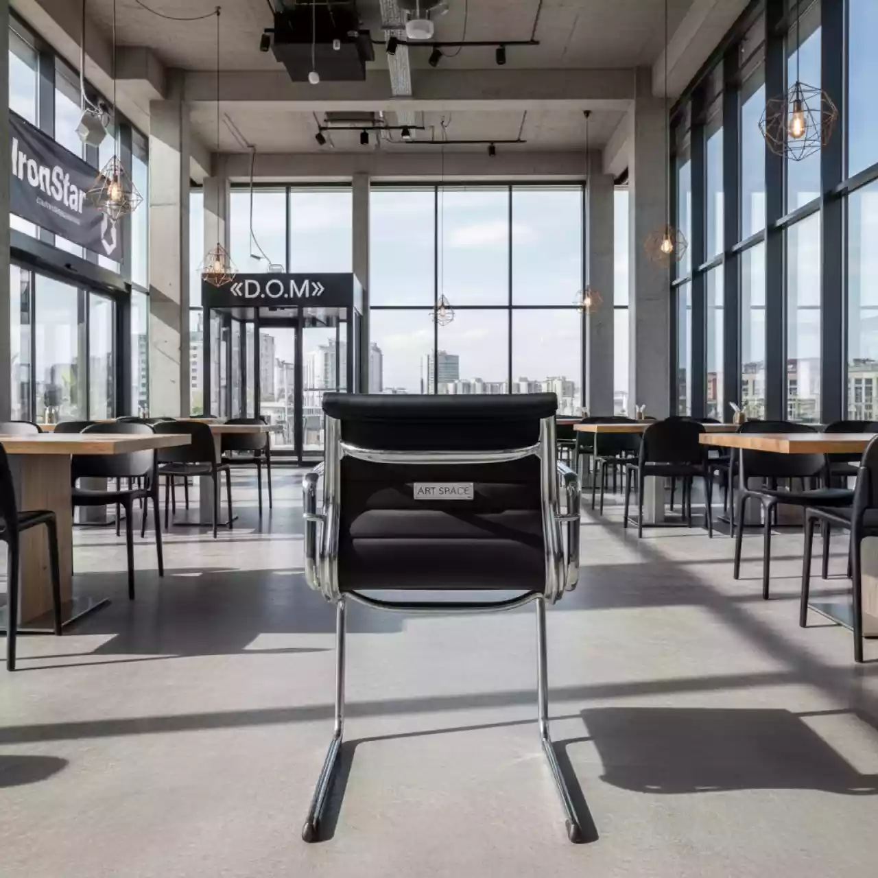 Аренда Стул кожаный офисный Kuadra в ресторане «D.O.M» — ART SPACE