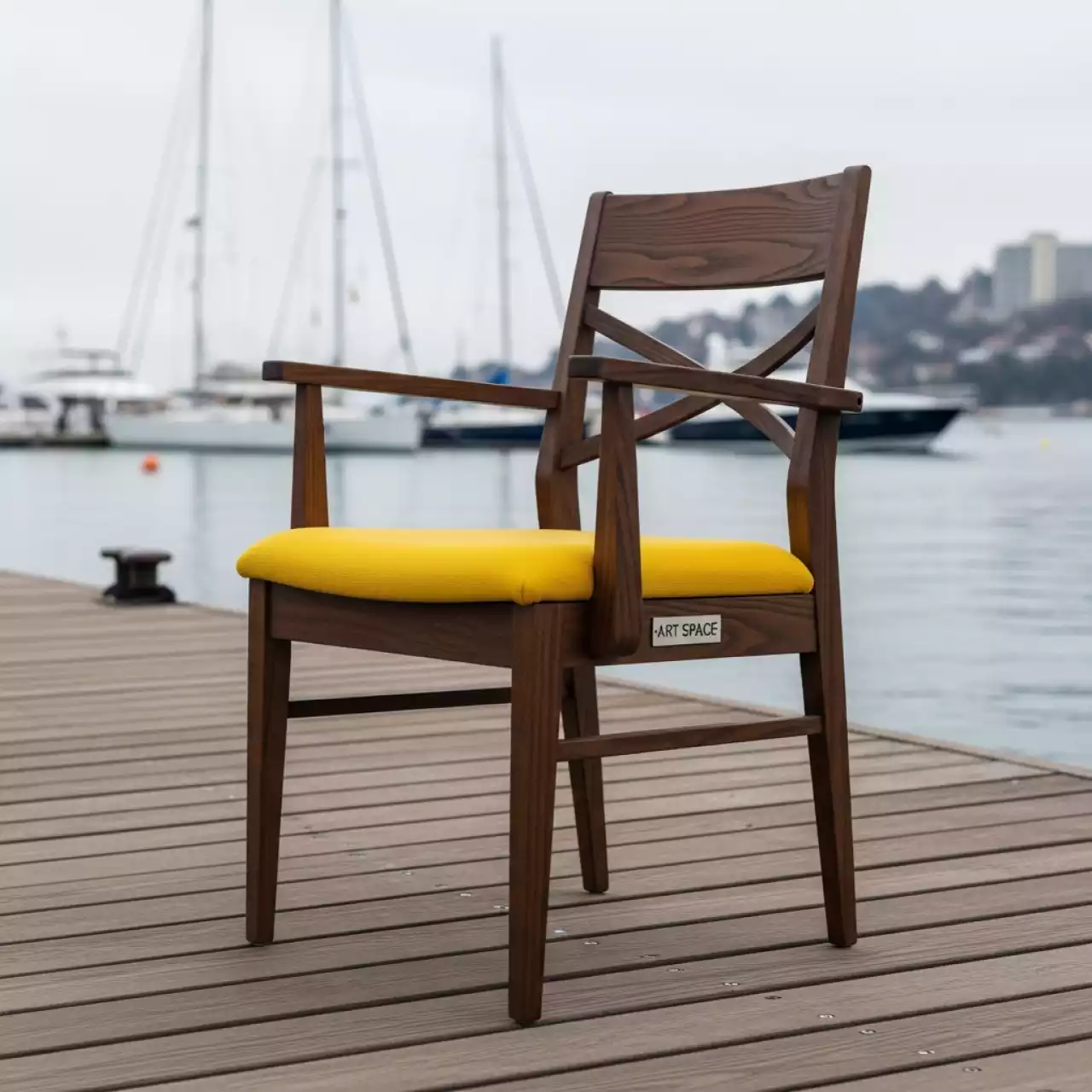 Аренда Стул Кроссбэк с желтой подушкой на парусной регате (Сочи) — ART SPACE