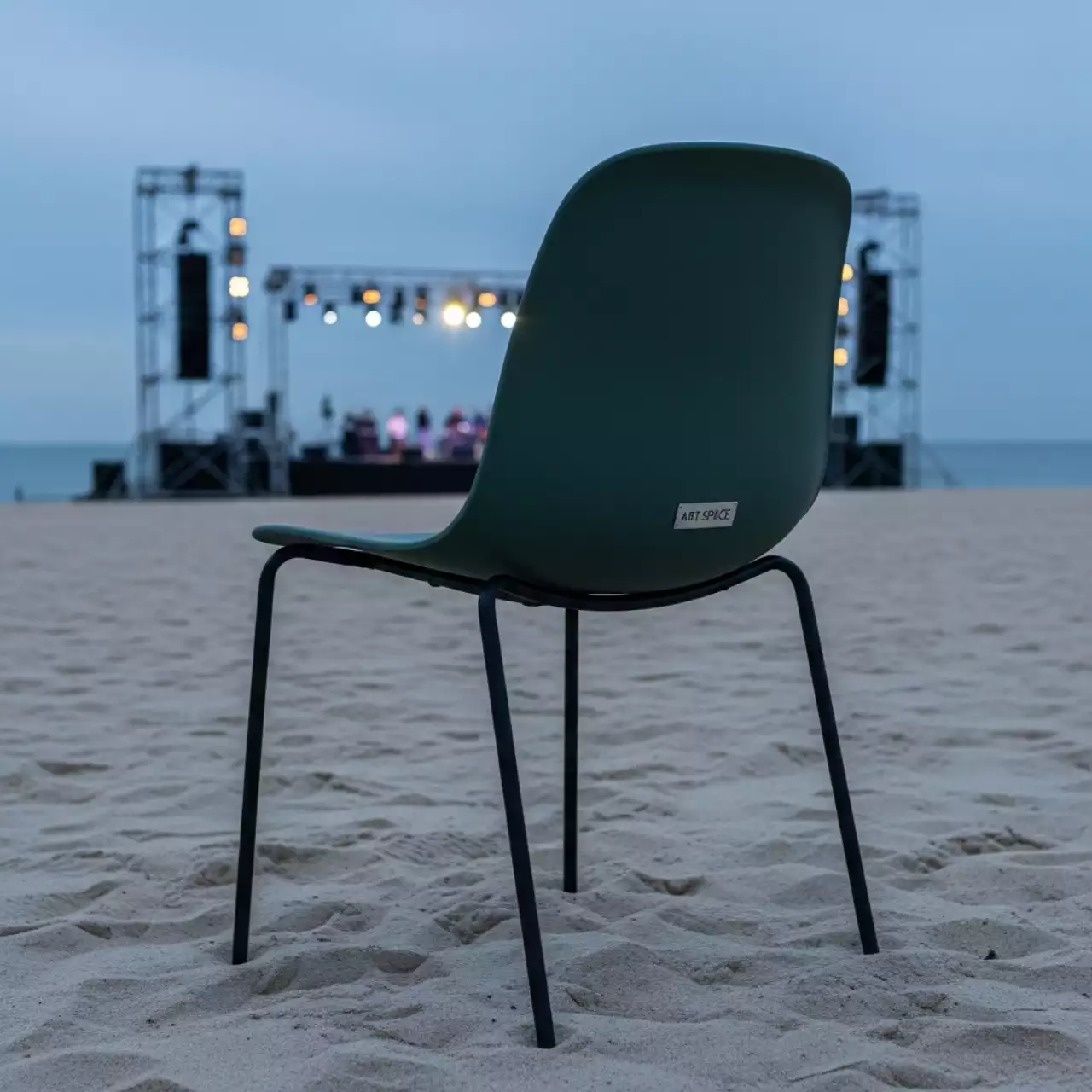 Аренда Стул кухонный Epoch темно зеленый на пляже «Ривьера» — ART SPACE