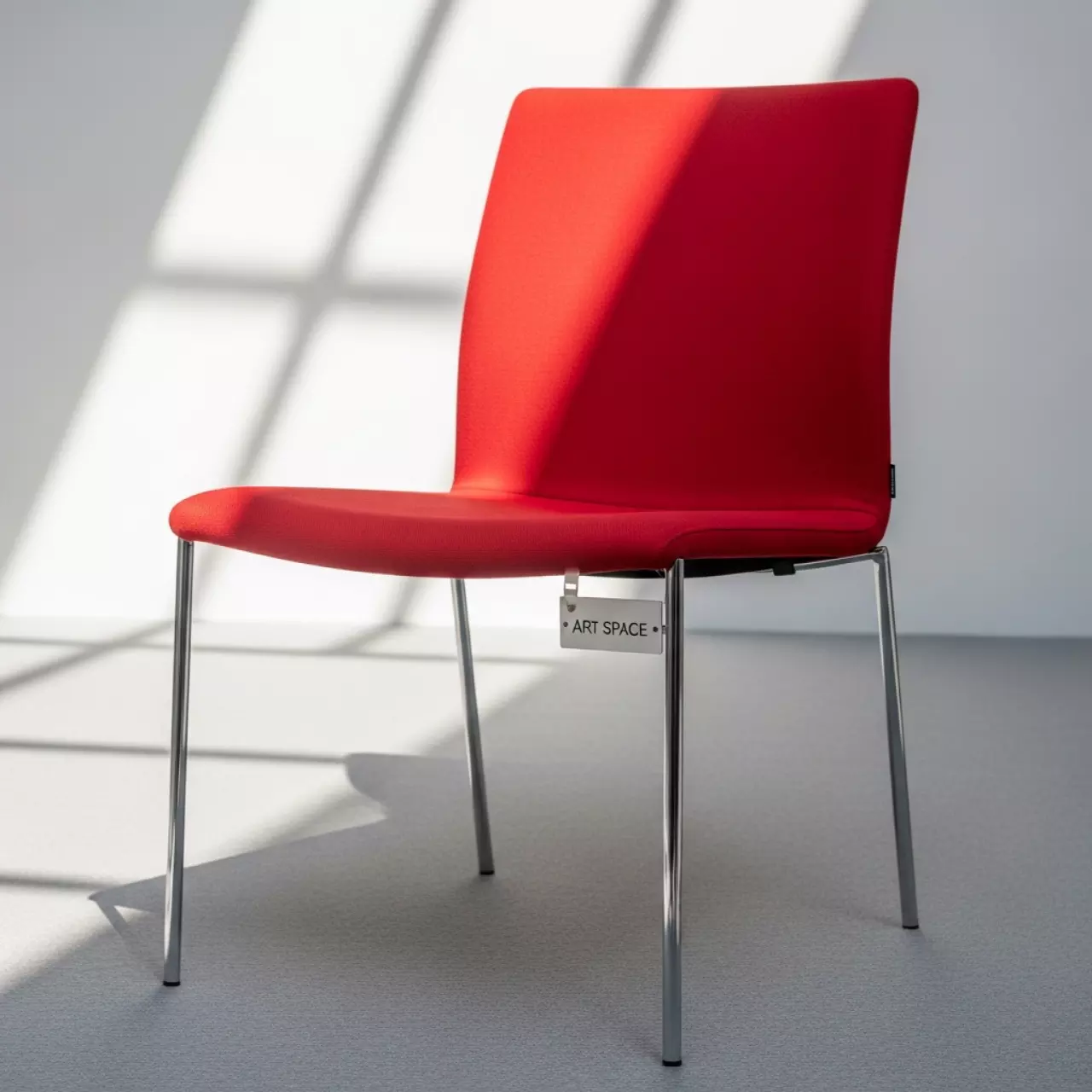 Аренда Стул Lima ножки серебро красный в Alpha Sirius — ART SPACE