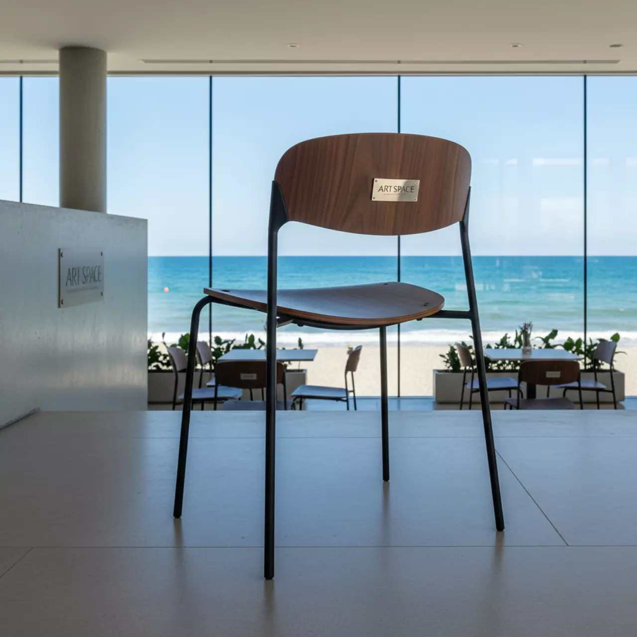 Аренда Стул Лион черно коричневый в пляжном клубе Del Mar — ART SPACE