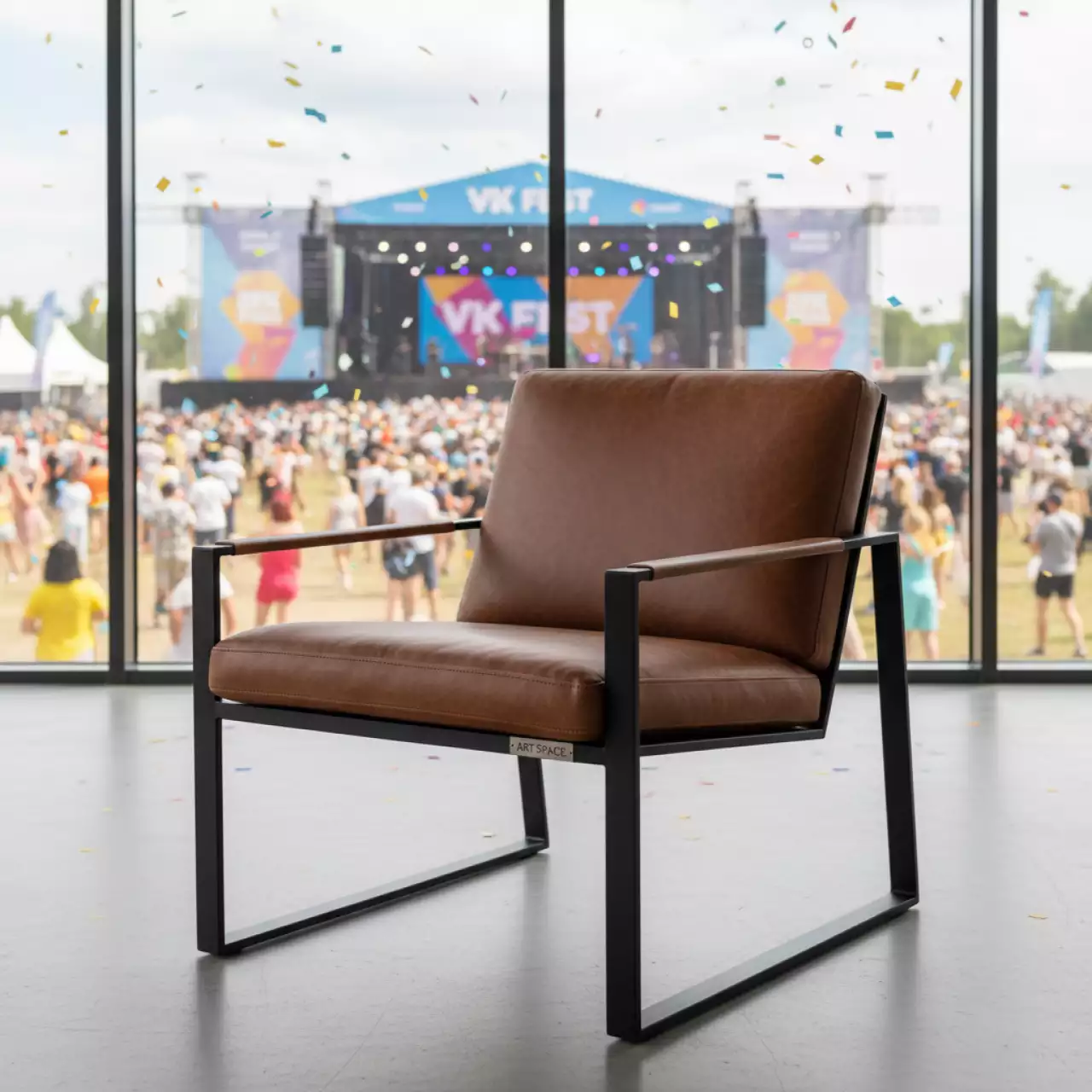 Аренда Стул Лион черный коричневый в Skypark Sochi — ART SPACE