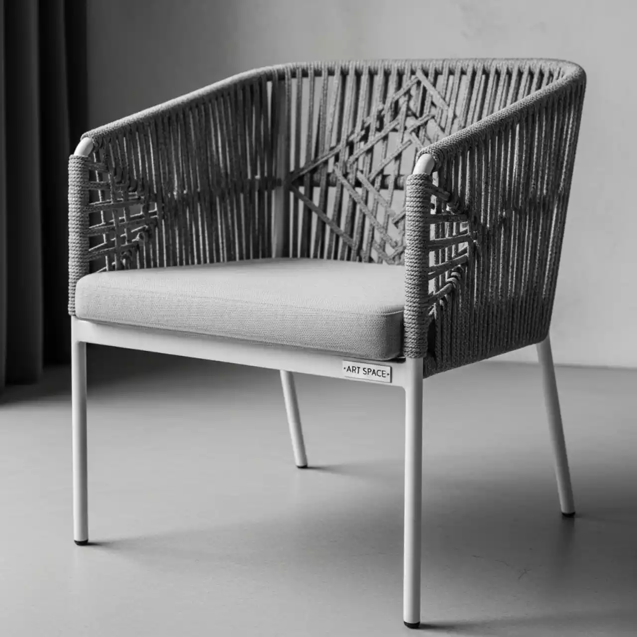 Аренда Стул Лион плетеный из роупа каркас стальной белый муар ткань светло серая на вилле «Анна» — ART SPACE