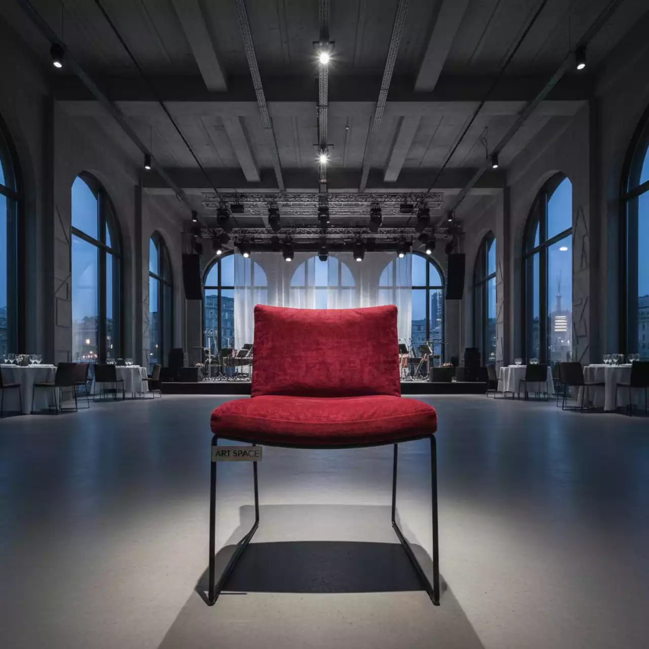 Аренда Стул Лион с подушкой рогожка Lardasa красная в Stella di Mosca — ART SPACE