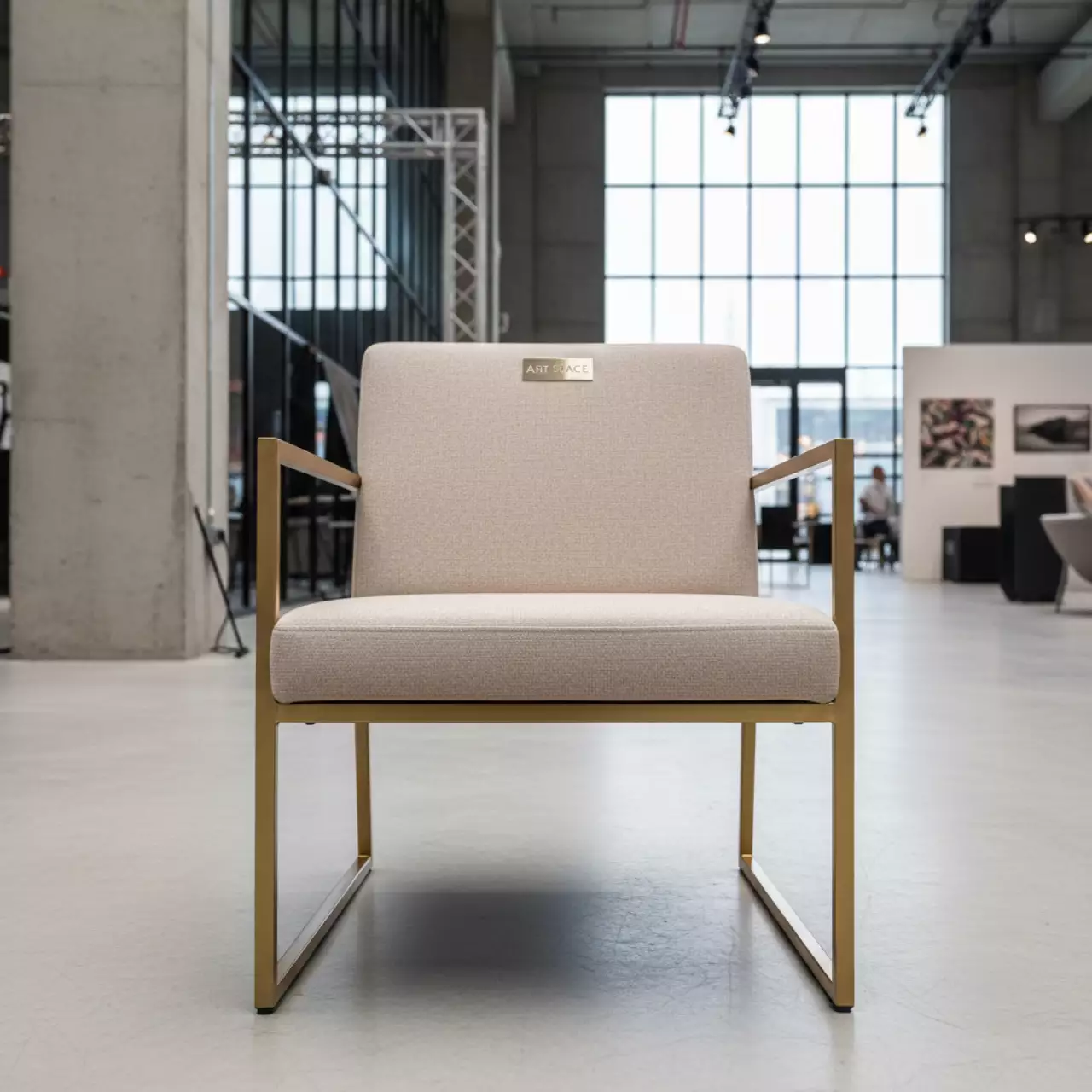 Аренда Стул Лион золотой бежевый в комплексе Sea Galaxy — ART SPACE