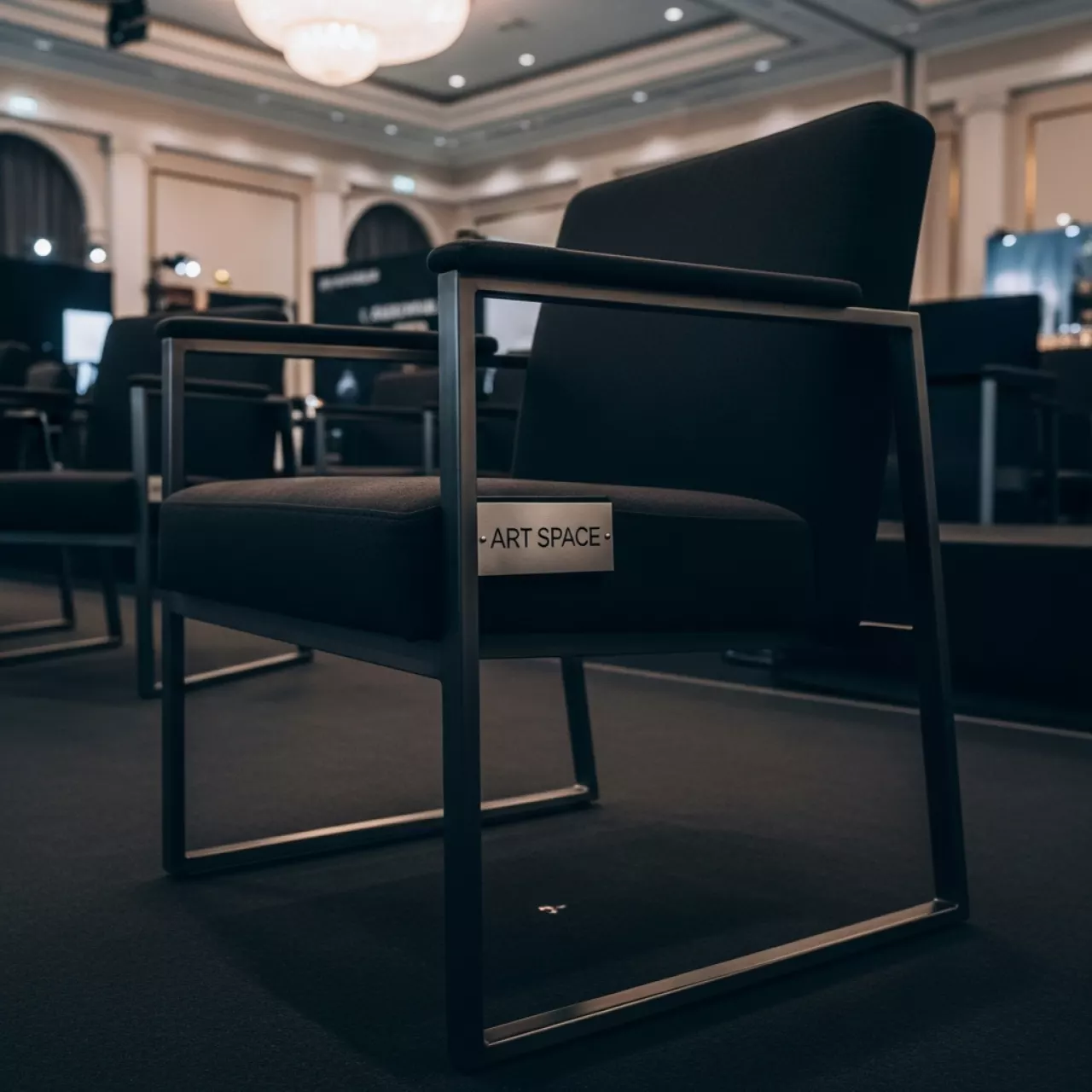 Аренда Стул Лофт Дарк в отеле Radisson Lazurnaya — ART SPACE