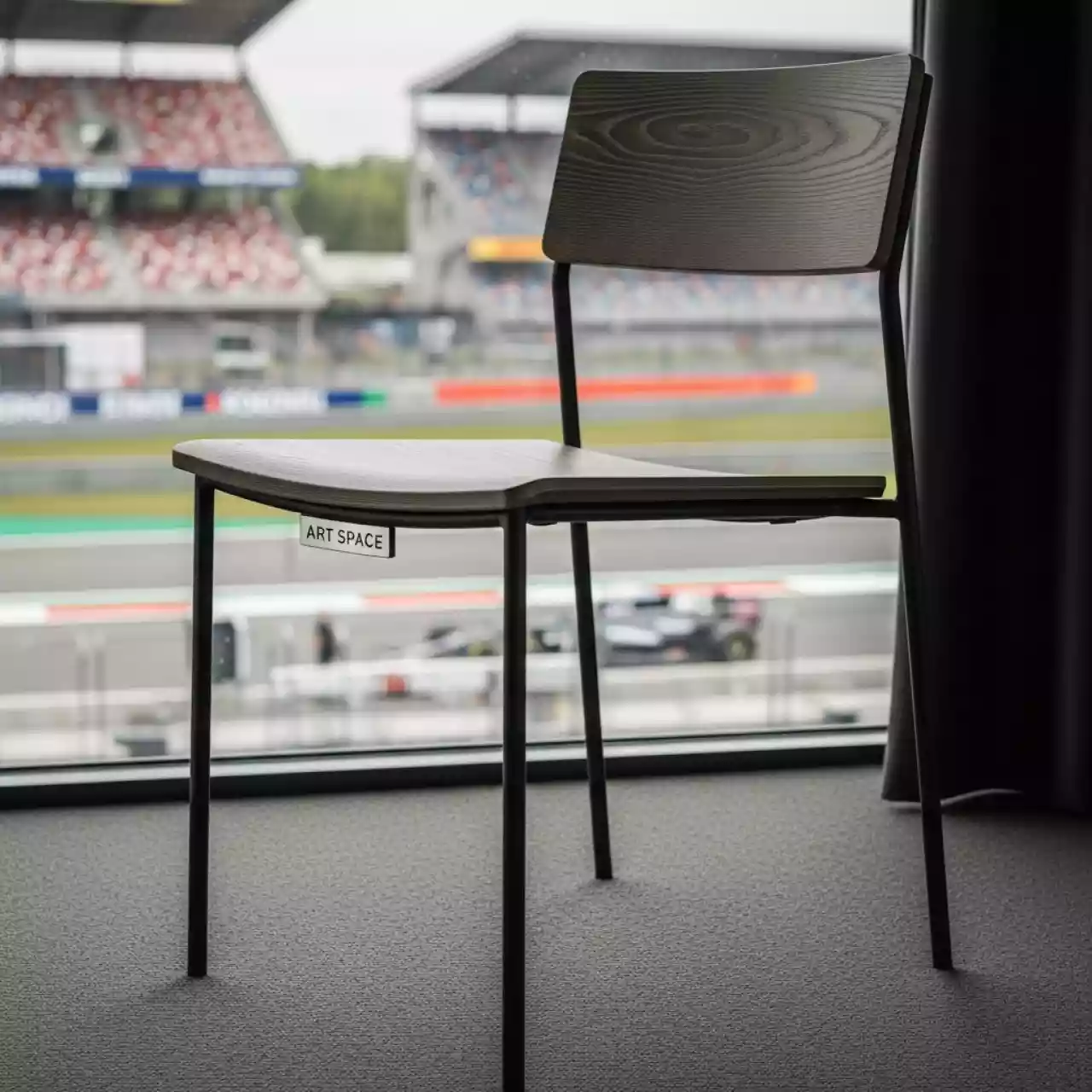 Аренда Стул Лофт дуб Бардолино черный в Mövenpick Hotel — ART SPACE