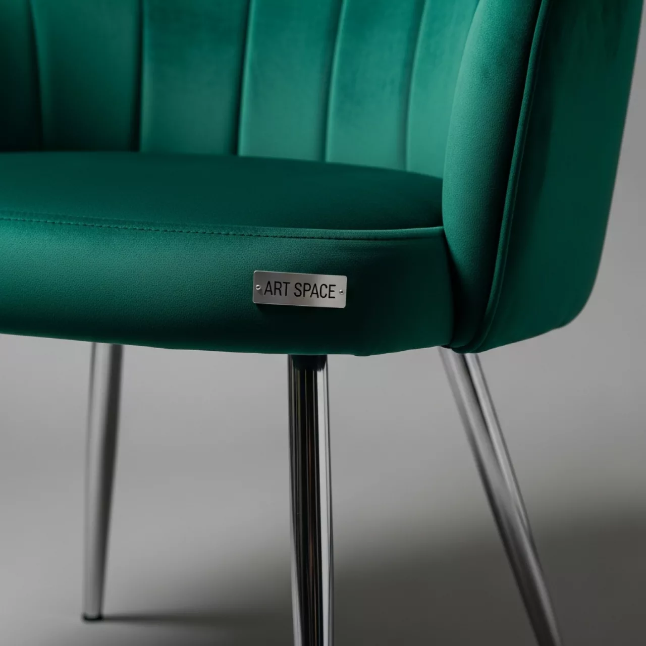 Аренда Стул Логан велюр изумрудный в Golden Tulip Rosa Khutor — ART SPACE