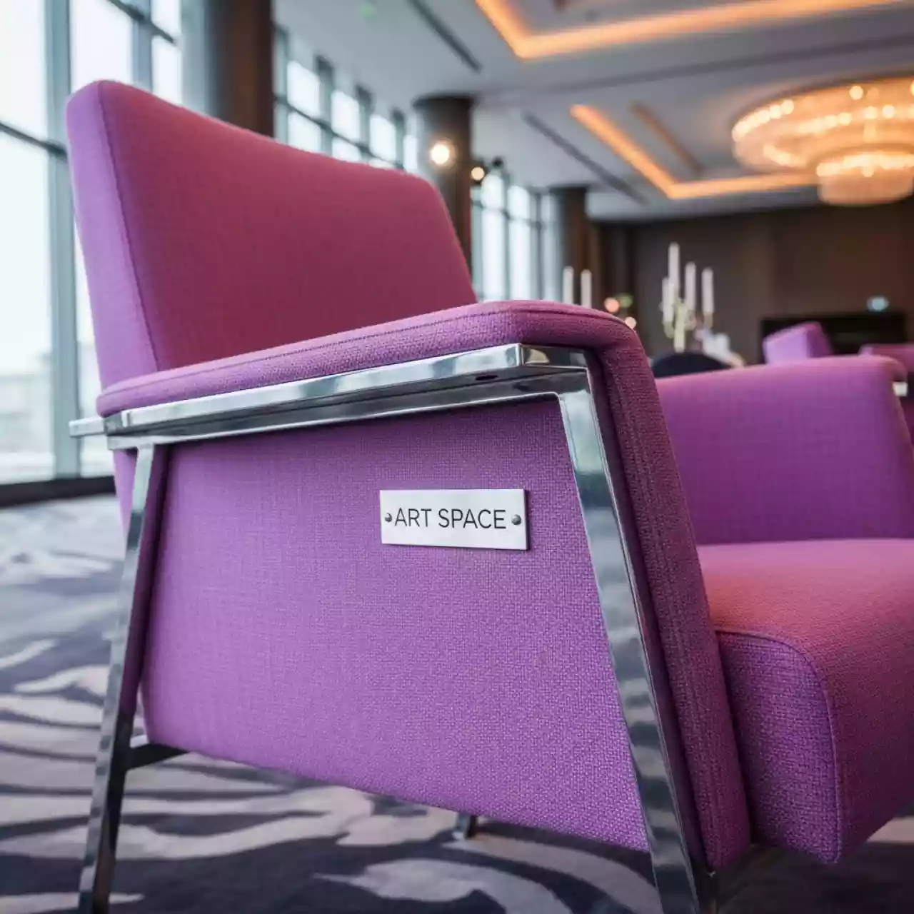 Аренда Стул Lorence каркас серебро сиреневый в отеле Hyatt Regency Sochi — ART SPACE