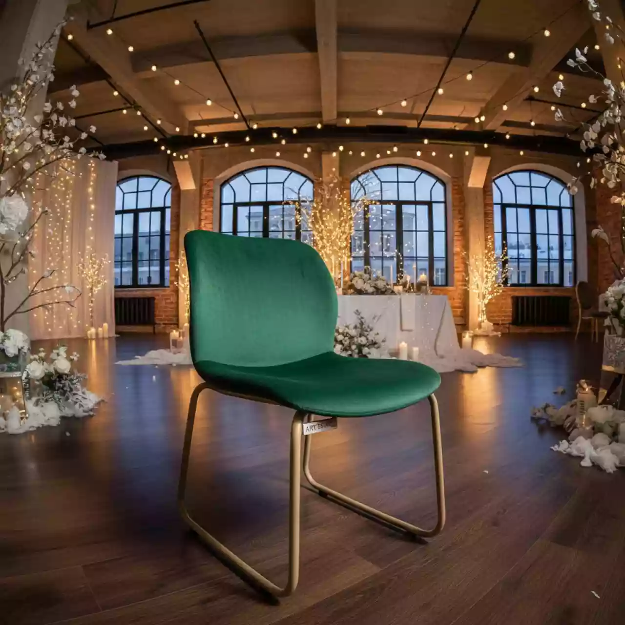 Аренда Стул Маллин велюр зеленый ножки бежевые в МФК «Горный» — ART SPACE