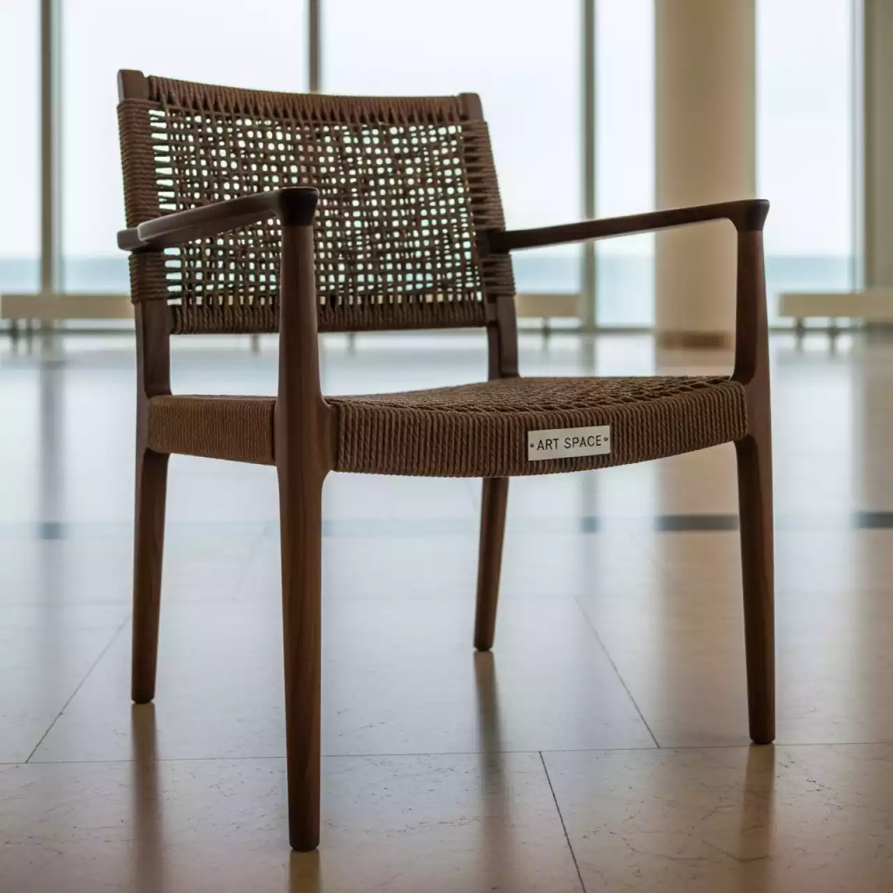 Аренда Стул Марсель плетеный из роупа коричневый дерево в гранд-отеле «Жемчужина» — ART SPACE
