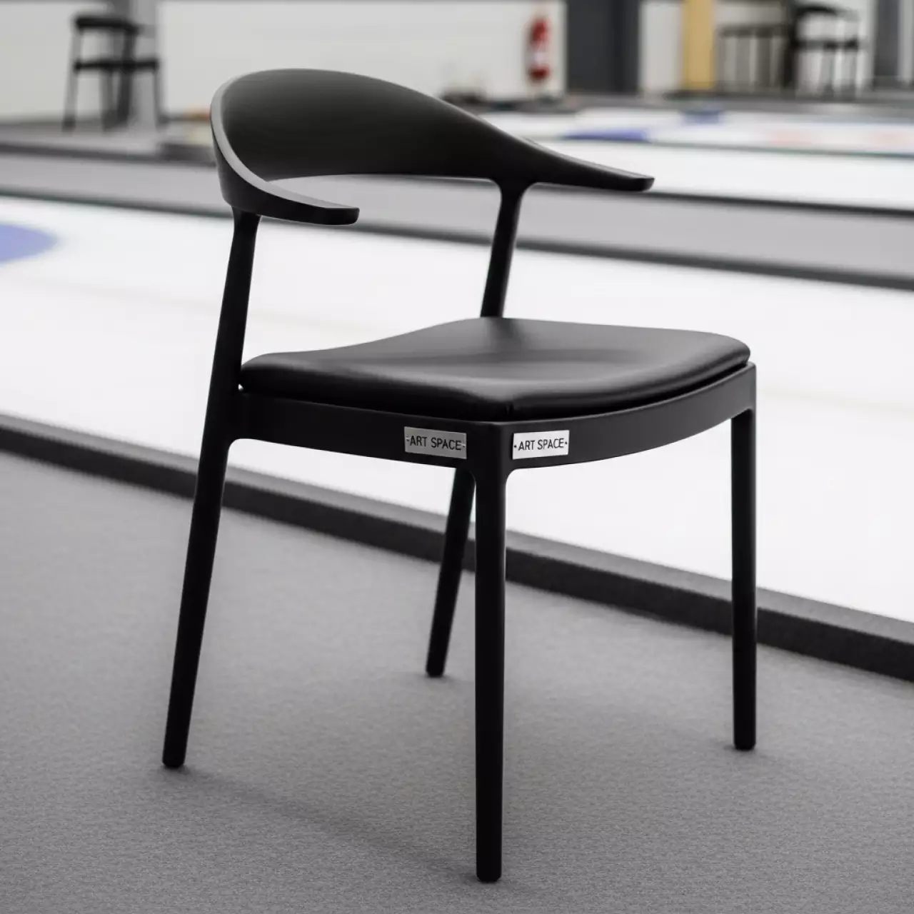 Аренда Стул Мартин черный в Керлинговом центре «Ледяной куб» — ART SPACE