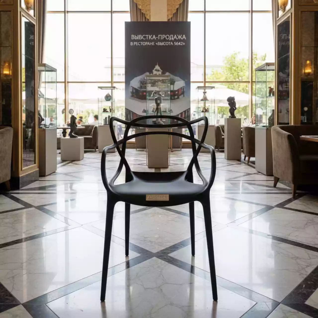 Аренда Стул Masters черный в ресторане «Высота 5642» — ART SPACE