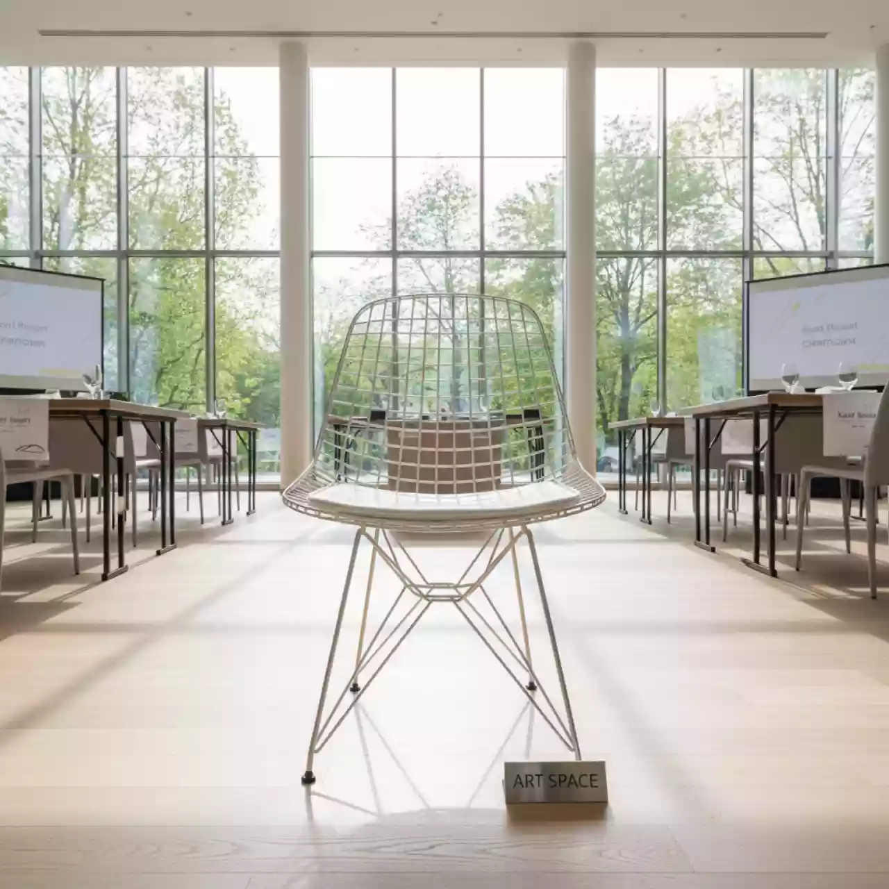 Аренда Стул металлический белый Eames в Karat Resort — ART SPACE