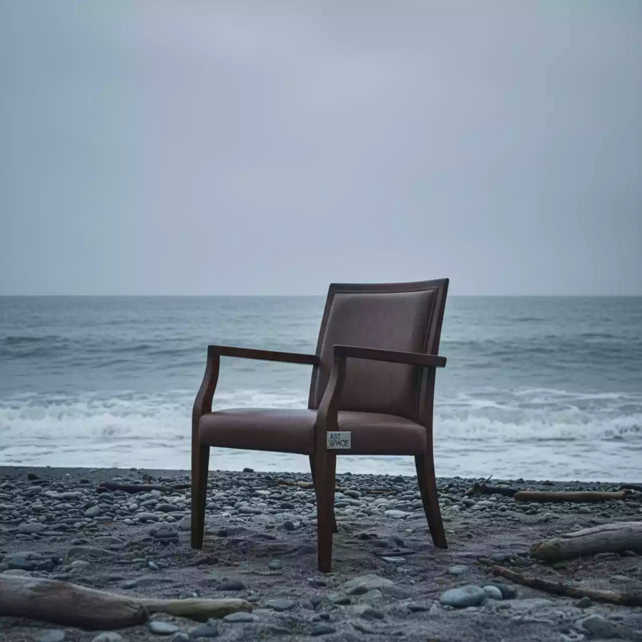 Аренда Стул Мист коричневый на пляже «Маяк» — ART SPACE