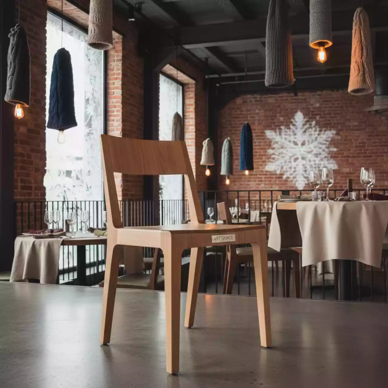 Аренда Стул Модерн натуральный в ресторане «Sanremo» — ART SPACE