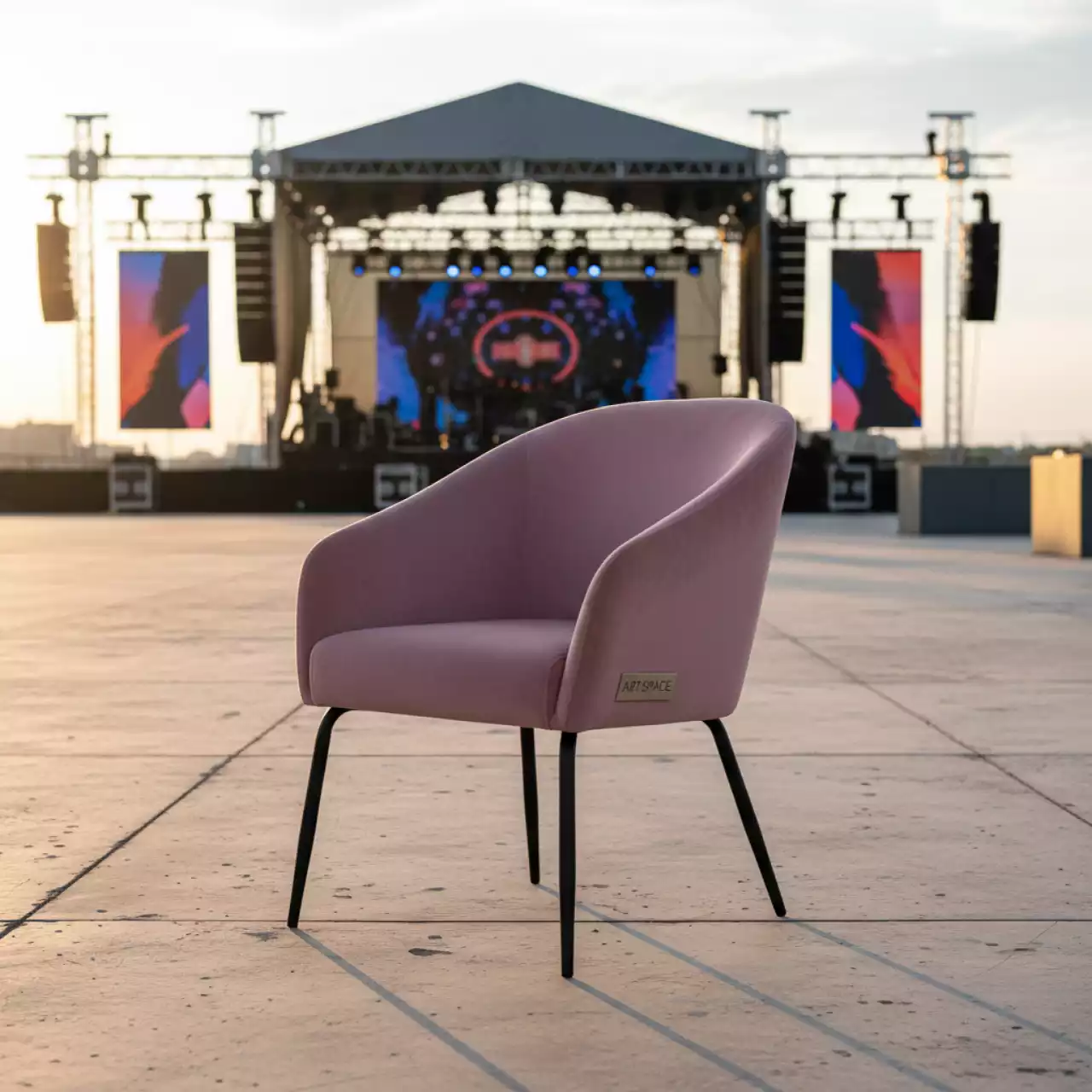 Аренда Стул мягкий Studio велюр розовый металл в отеле «Звездный» — ART SPACE