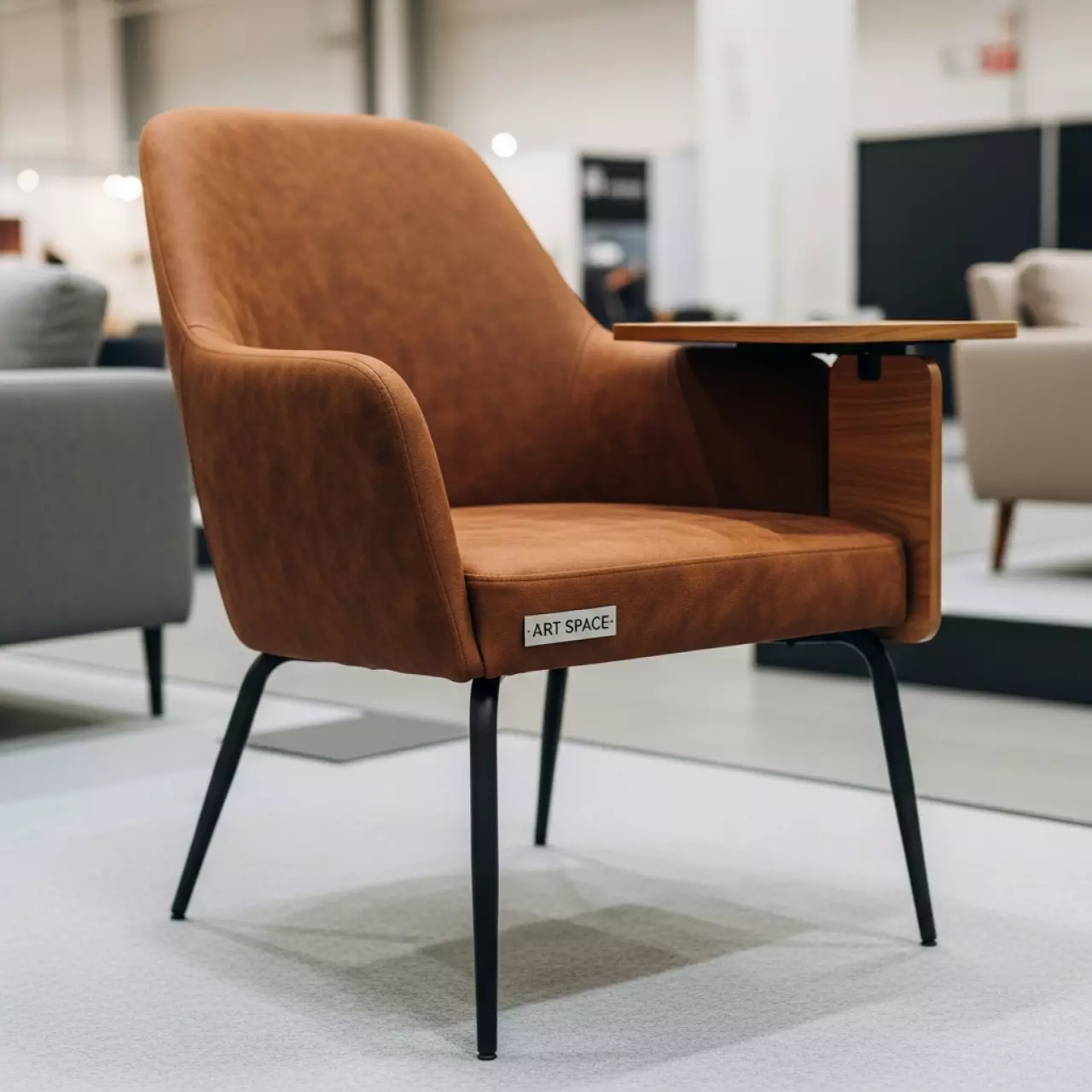 Аренда Стул на ножках с подлокотниками и столиком Vicenza коричневый в Маринс Парк Отеле — ART SPACE