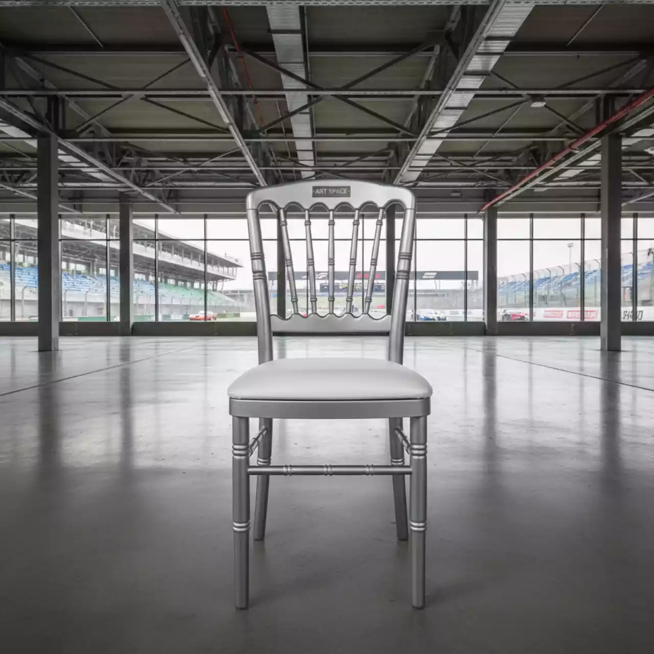 Аренда Стул Наполеон деревянный серебро с белой подушкой на Сочи Автодроме — ART SPACE