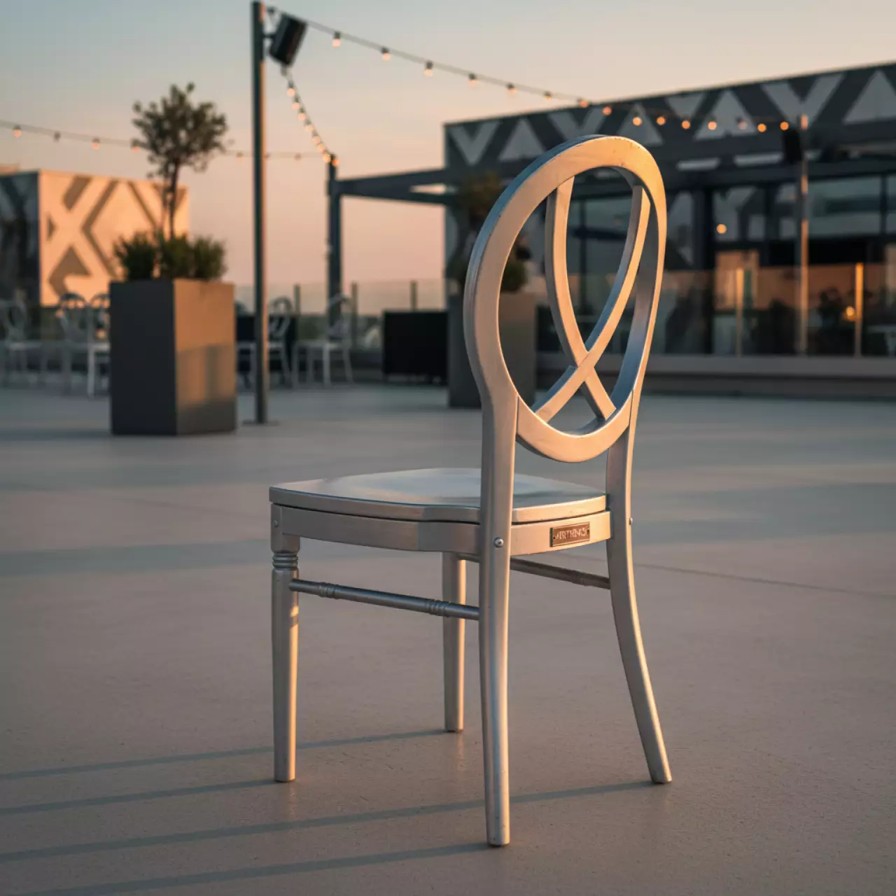 Аренда Стул Наполеон деревянный серебро в Bridge Resort — ART SPACE