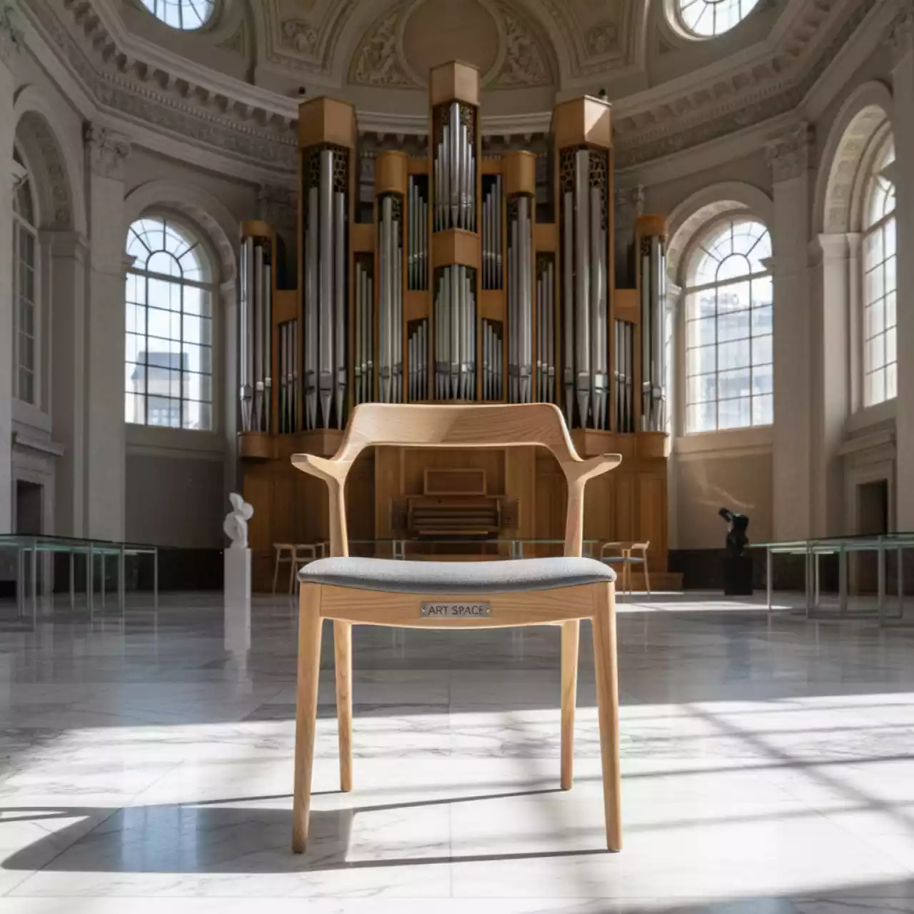 Аренда Стул Nemea деревянный с обивкой в Зале органной и камерной музыки — ART SPACE