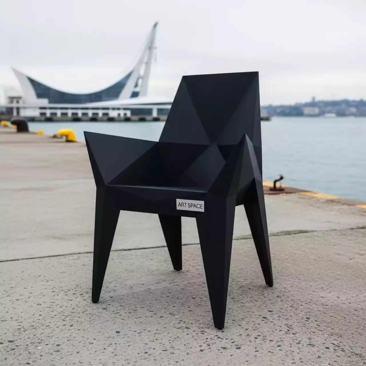 Аренда Стул Норвег черный на территории Морпорта Сочи — ART SPACE