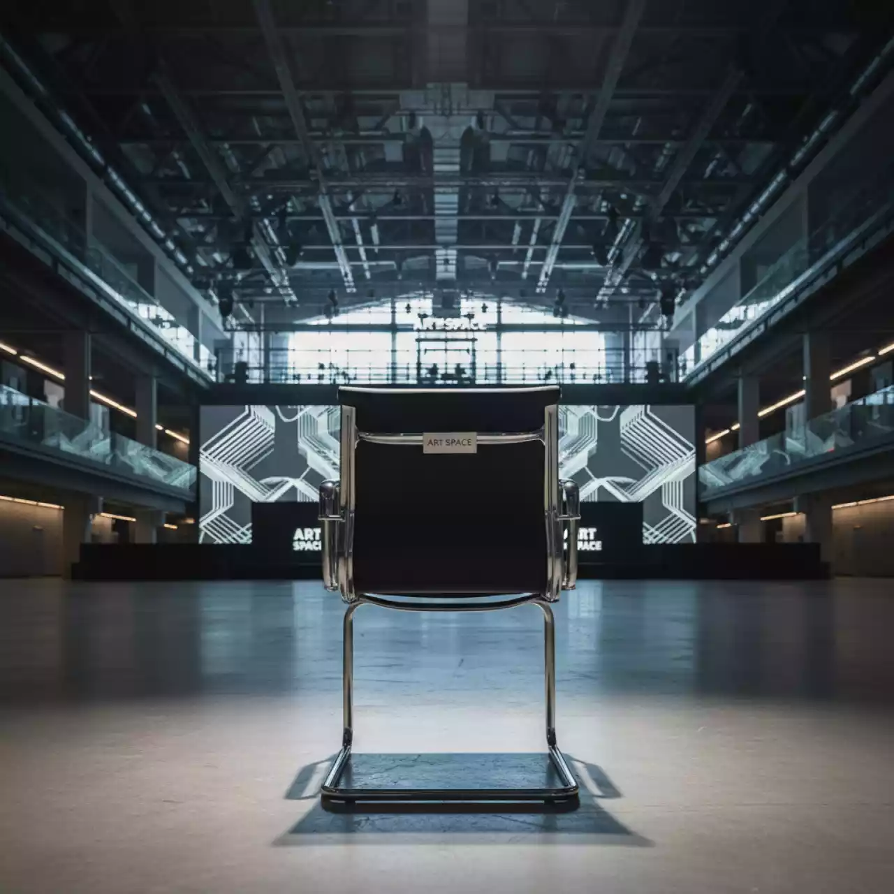 Аренда Стул офисный черный ИЗО хром в ледовом дворце «Роза Хутор» — ART SPACE