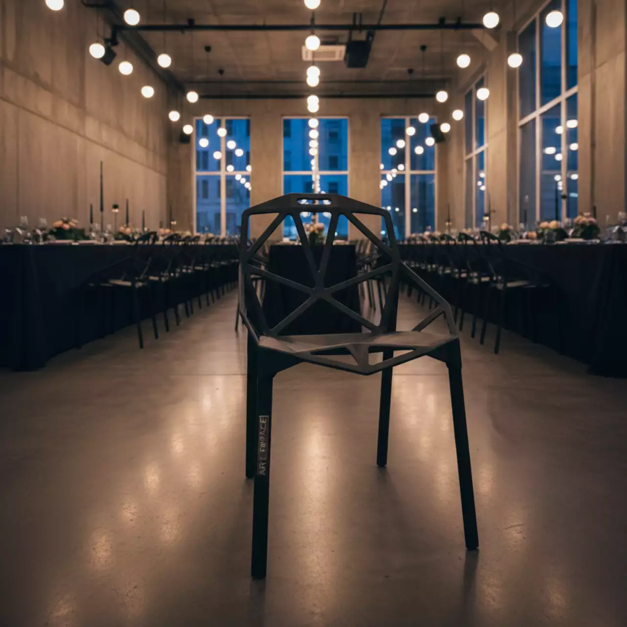 Аренда Стул One черный в МФК «Горный» — ART SPACE