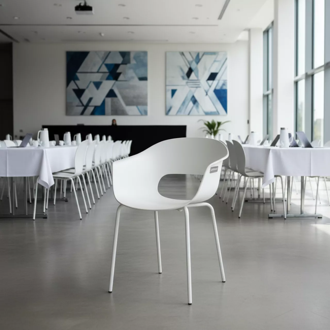 Аренда Стул Opra белый в банкетном зале «Дельфин» — ART SPACE