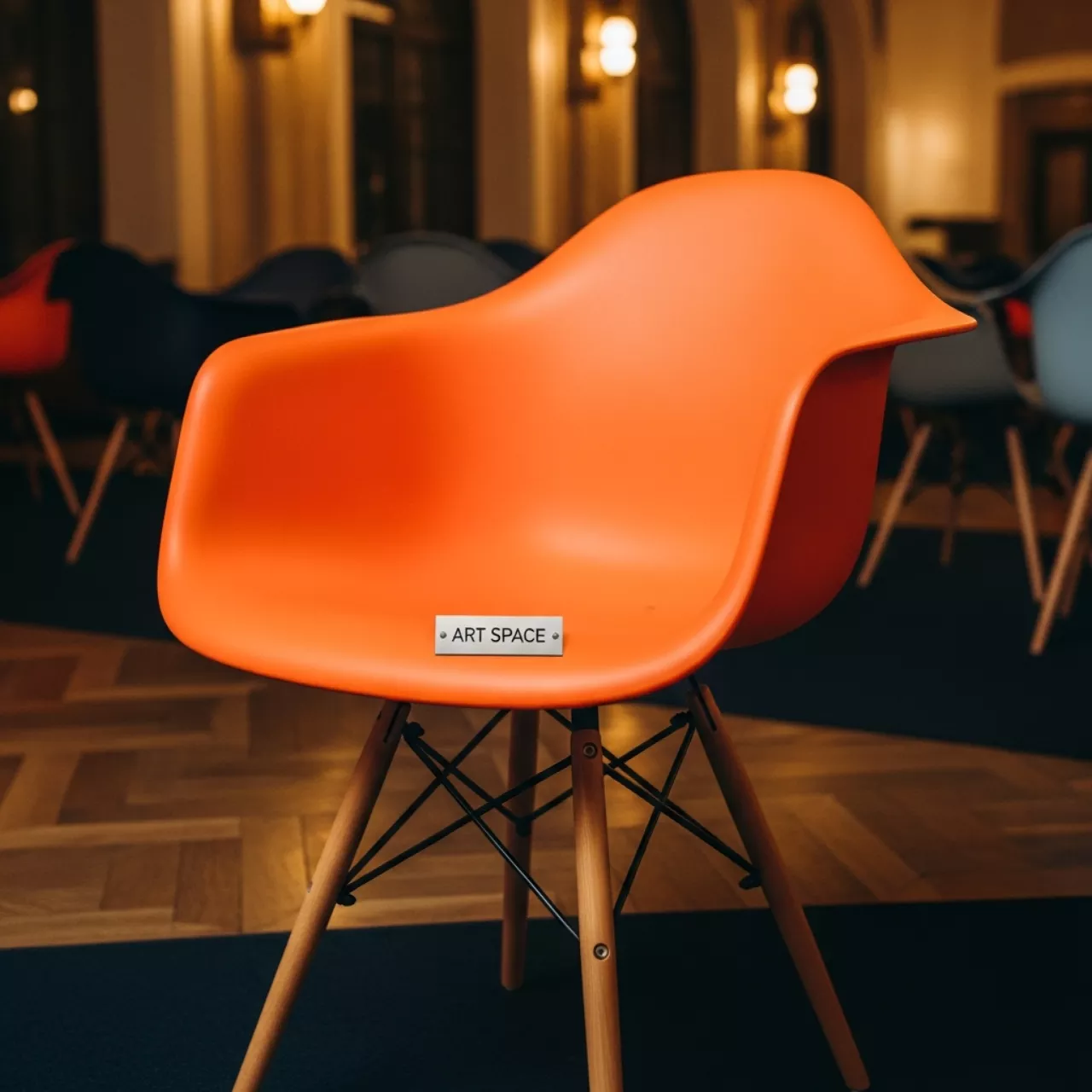 Аренда Стул оранжевый Eames в ледовом дворце «Большой» — ART SPACE